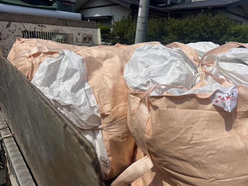 ダンプにフレコン積載