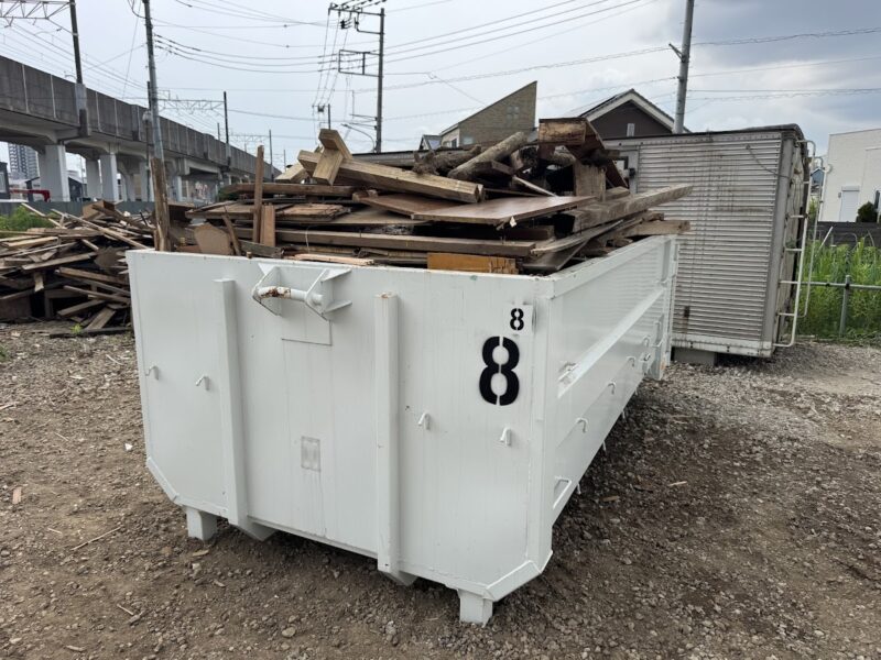 コンテナ満載の木材